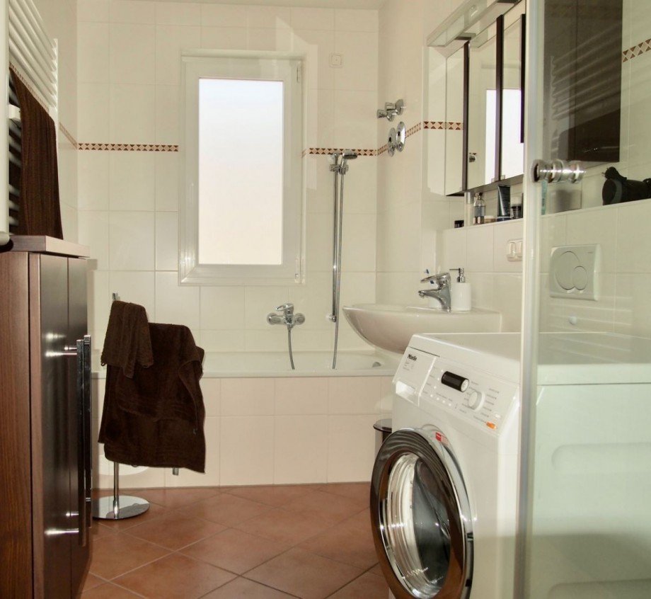 Bad mit Wanne und Dusche Etagenwohnung Darmstadt