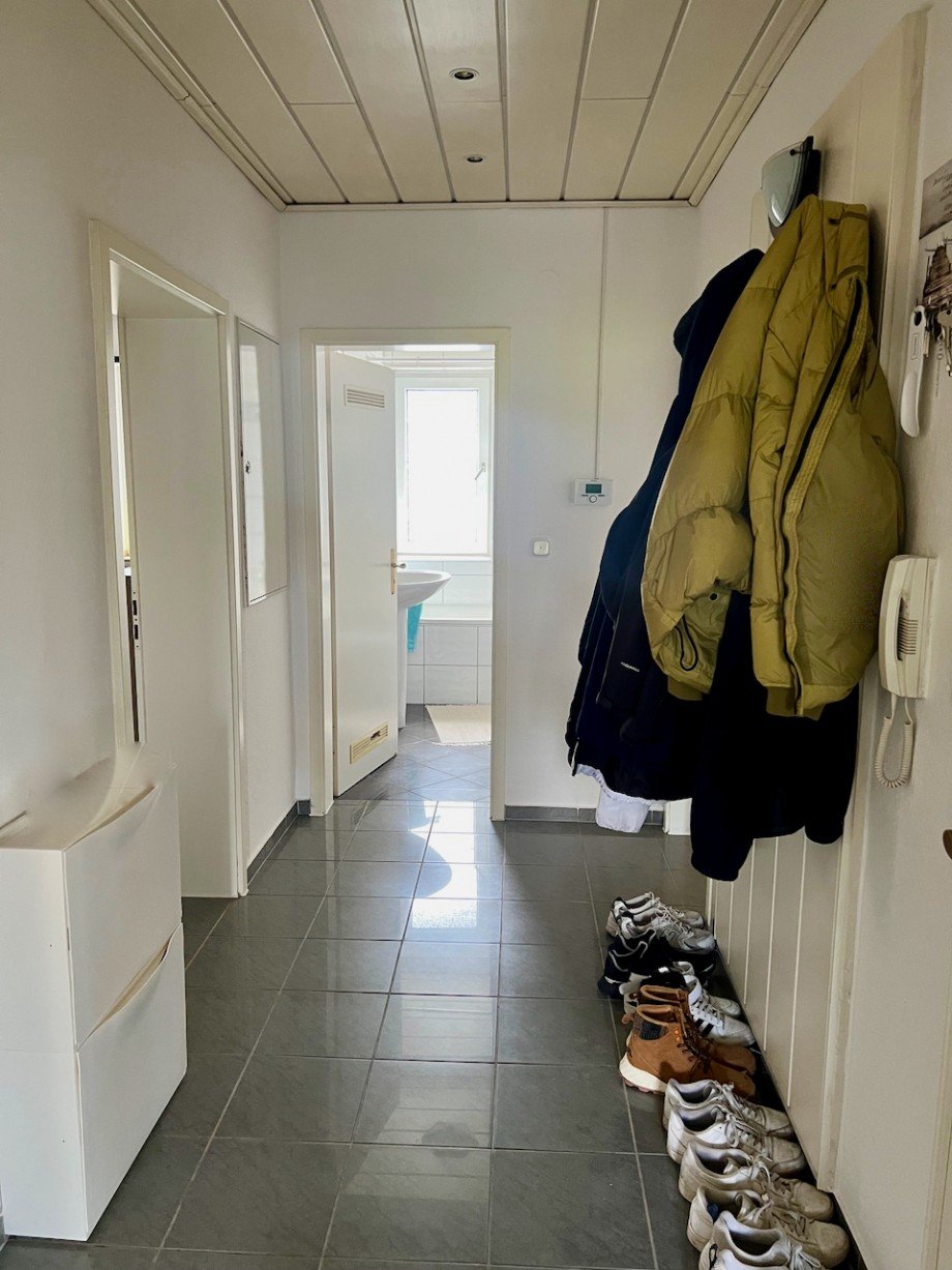 Flur mit Bad Racano Immobilien Etagenwohnung Darmstadt