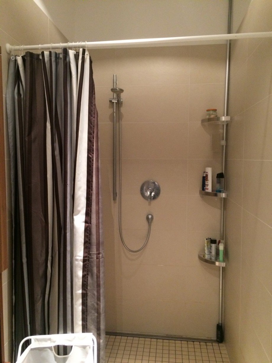 modernes Bad mit Dusche Souterrainwohnung Darmstadt