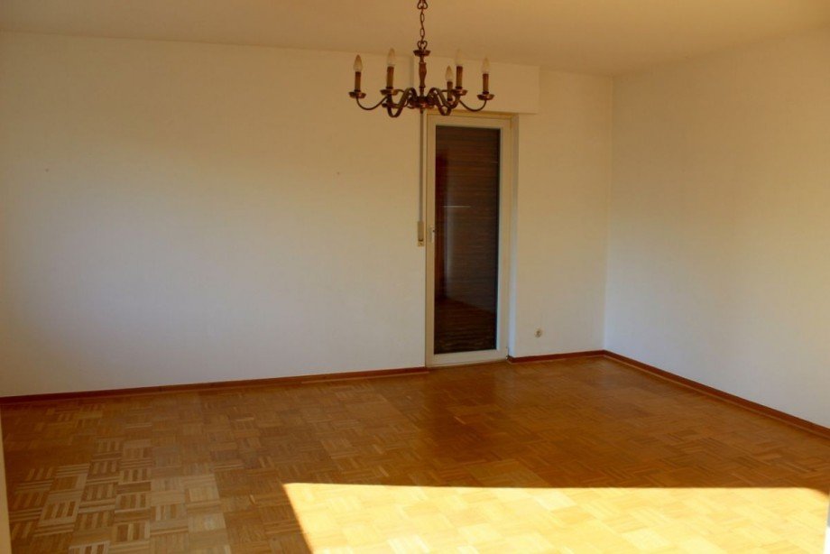 Wohnzimmer mit Balkon Erdgeschosswohnung Darmstadt