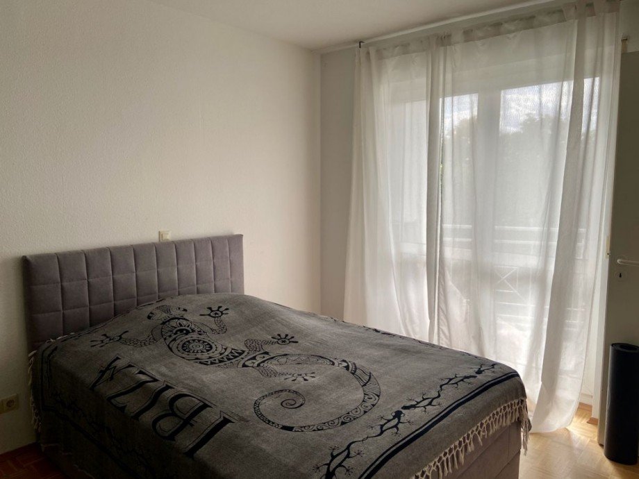 Schlafzimmer mit Zugang zur Balkon Etagenwohnung Darmstadt