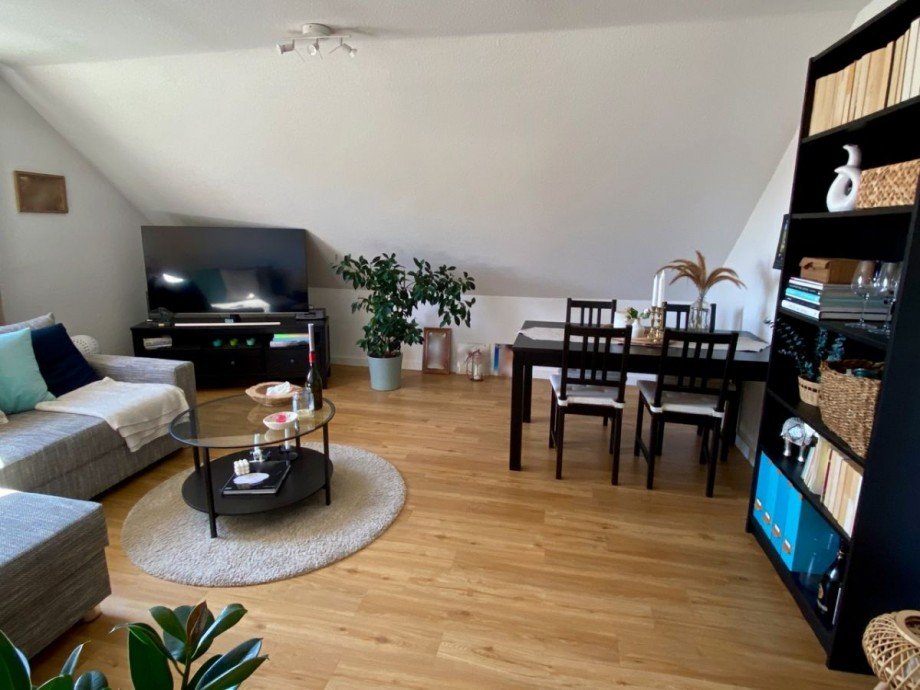 Wohnzimmer mit Essbereich Dachgeschosswohnung Weiterstadt