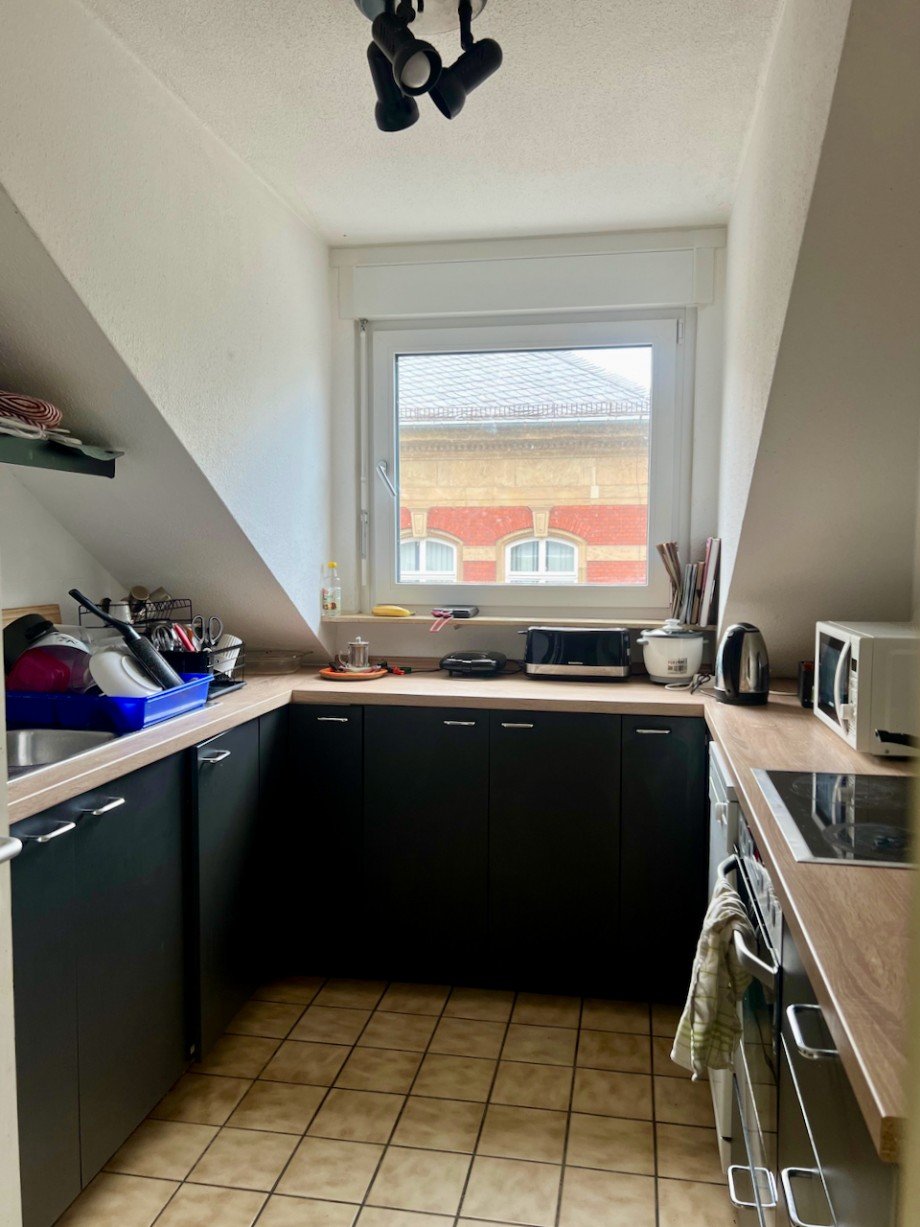 K�che mit EBK_Racano Immobilien Dachgeschosswohnung Darmstadt