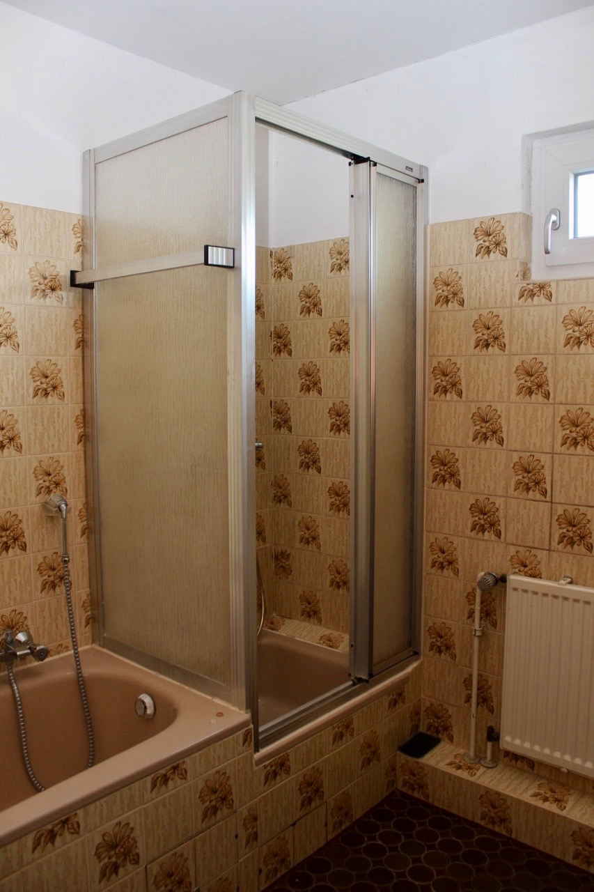 Bad mit Dusche und Wanne Reihenmittelhaus B�ttelborn - Worfelden