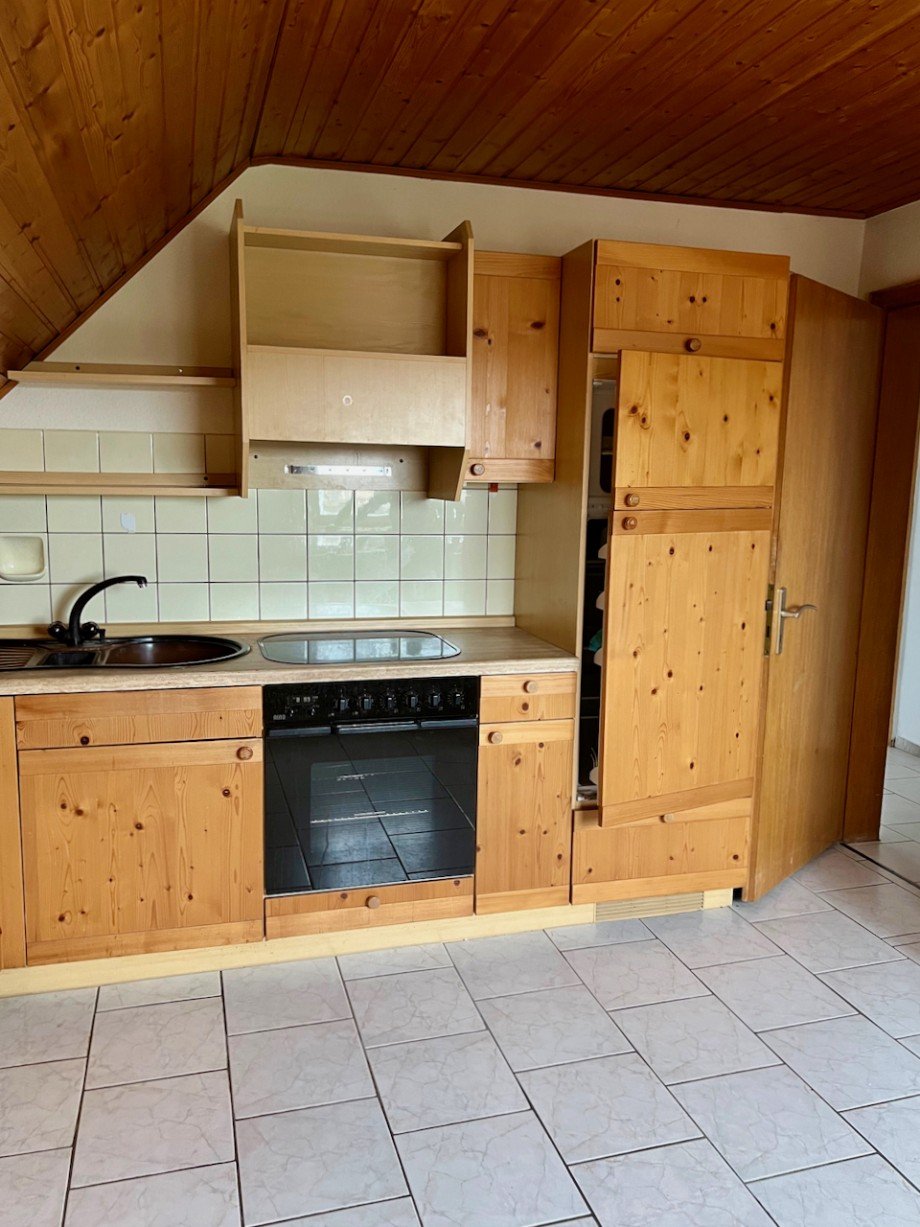 Racano Immobilien K�che1 Dachgeschosswohnung Messel