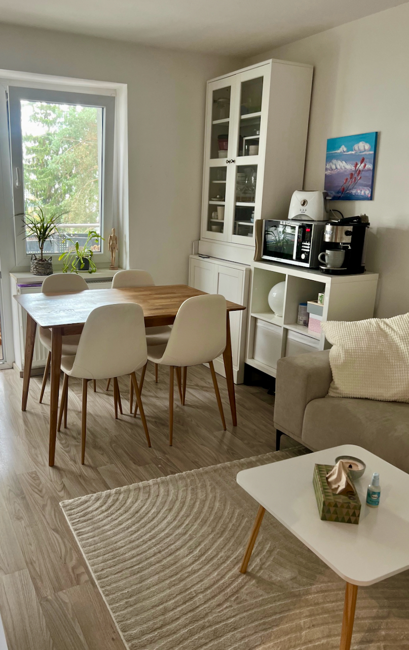 Wohn Essbereich mit Balkon Racano Immobilien Etagenwohnung Darmstadt