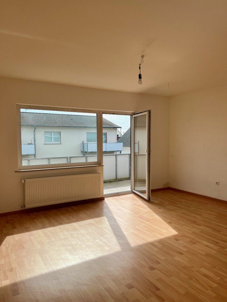 Wohnzimmer mit Balkonzugang Erzhausen Erdgeschosswohnung *Erzhausen - Moderne und renovierte 3 Zimmerwohnung in ruhiger Lage*