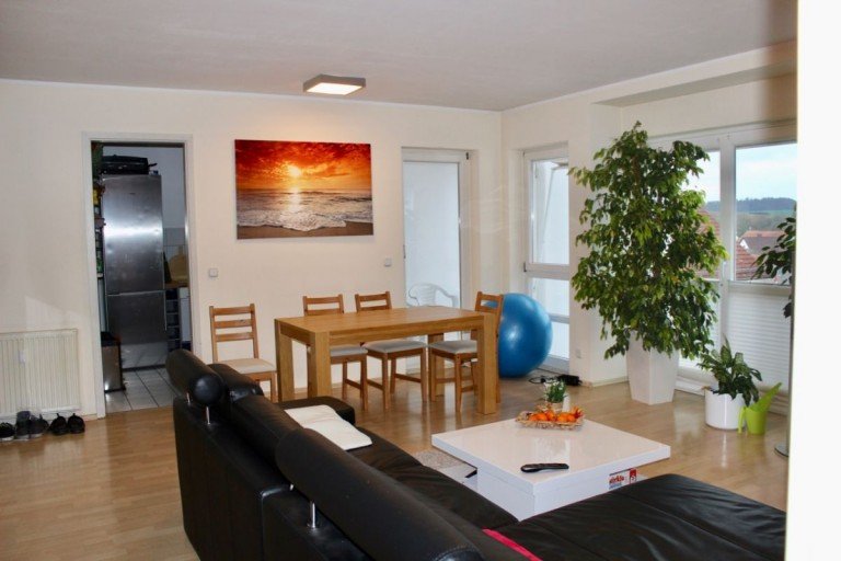 Wohn-/Esszimmer mit Balkon Ober - Ramstadt Etagenwohnung Helle 3 Zimmer Wohnung mit S�dbalkon in Ober - Ramstadt