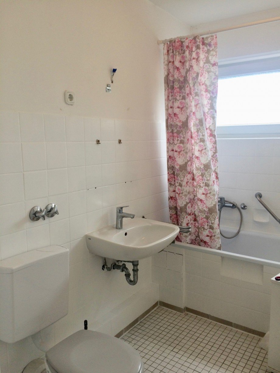 Badezimmer mit Wanne Etagenwohnung Ro�dorf