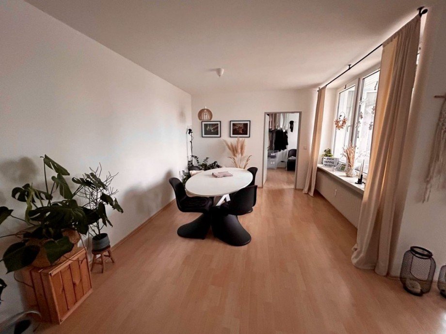 Racano Immobilien Wohnzimmer 2 Dachgeschosswohnung Darmstadt