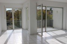 Wohnzimmer mit gro�en Fensterfronten *3,5 Zimmer Maisonette Wohnung mit EBK und 2 Balkonen*