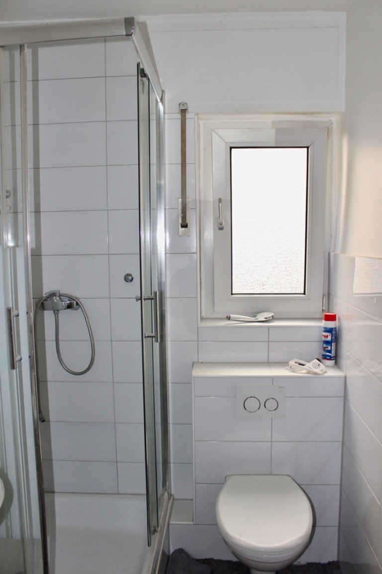 Tageslicht Duschbad Darmstadt Erdgeschosswohnung Renovierte 4 ZKB mit Balkon im Martinsviertel