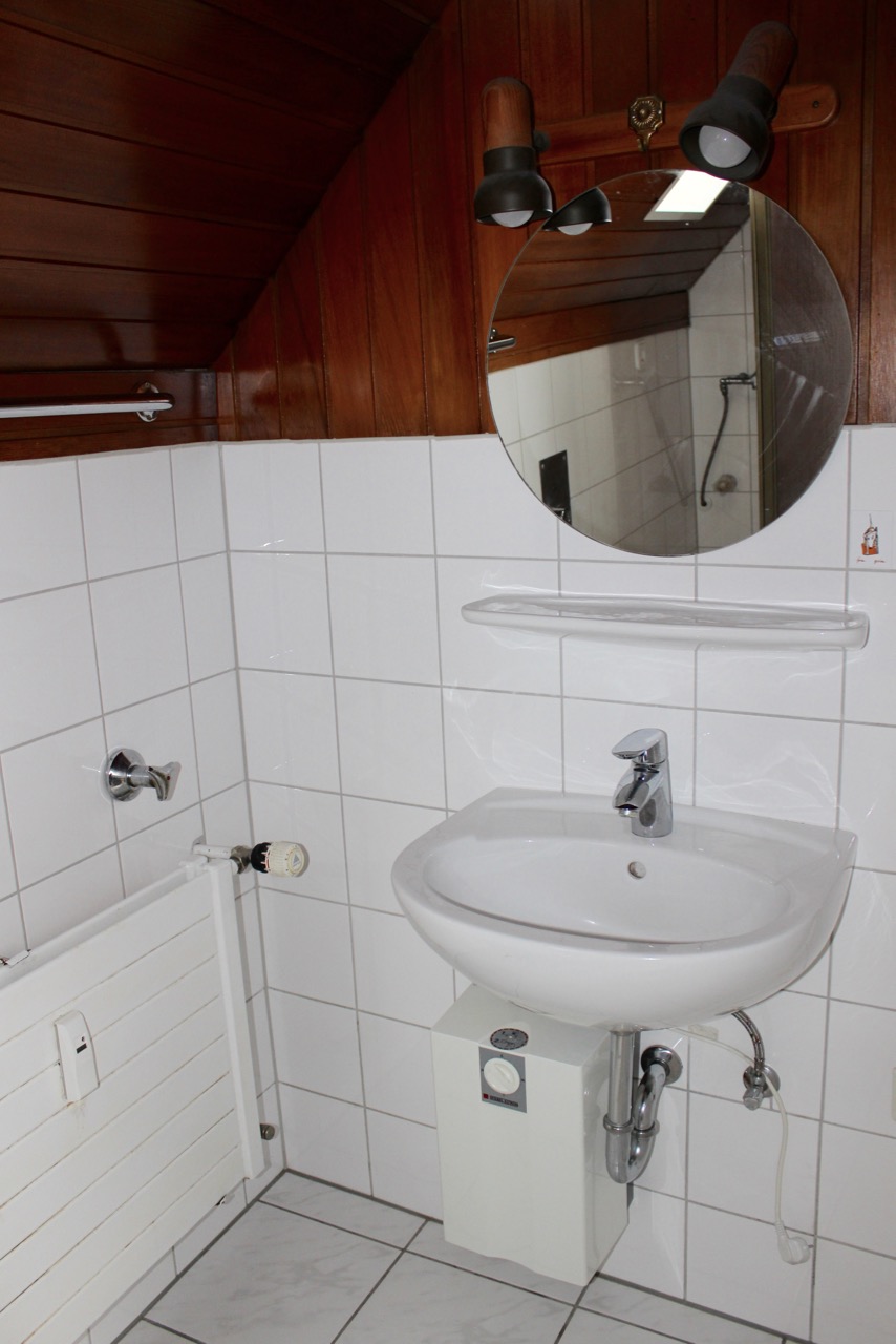 Bad mit Dusche Dachgeschosswohnung Darmstadt