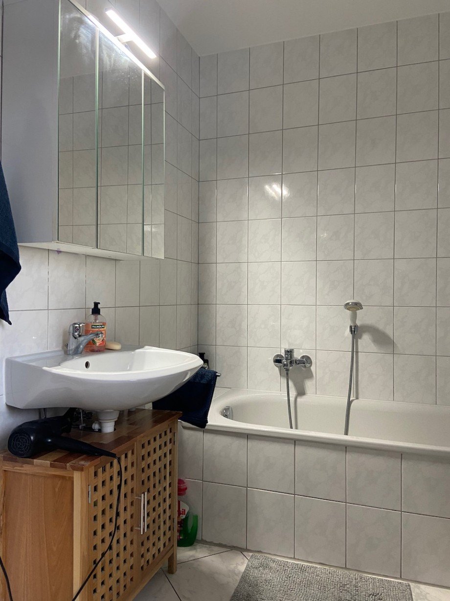 Badezimmer mit Badewanne Etagenwohnung Griesheim