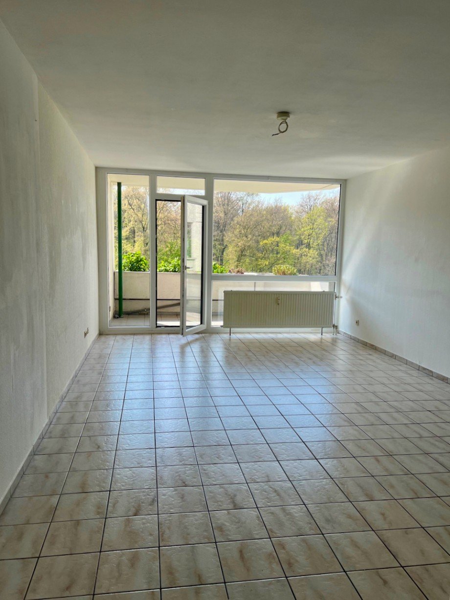 Siemensstr. Wohnzi mit Balkon Racano Immobilien Etagenwohnung Darmstadt