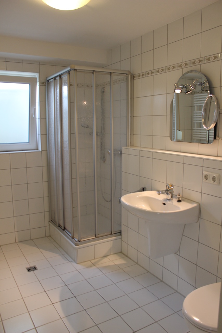 Duschbad im UG Einfamilienhaus M�hltal