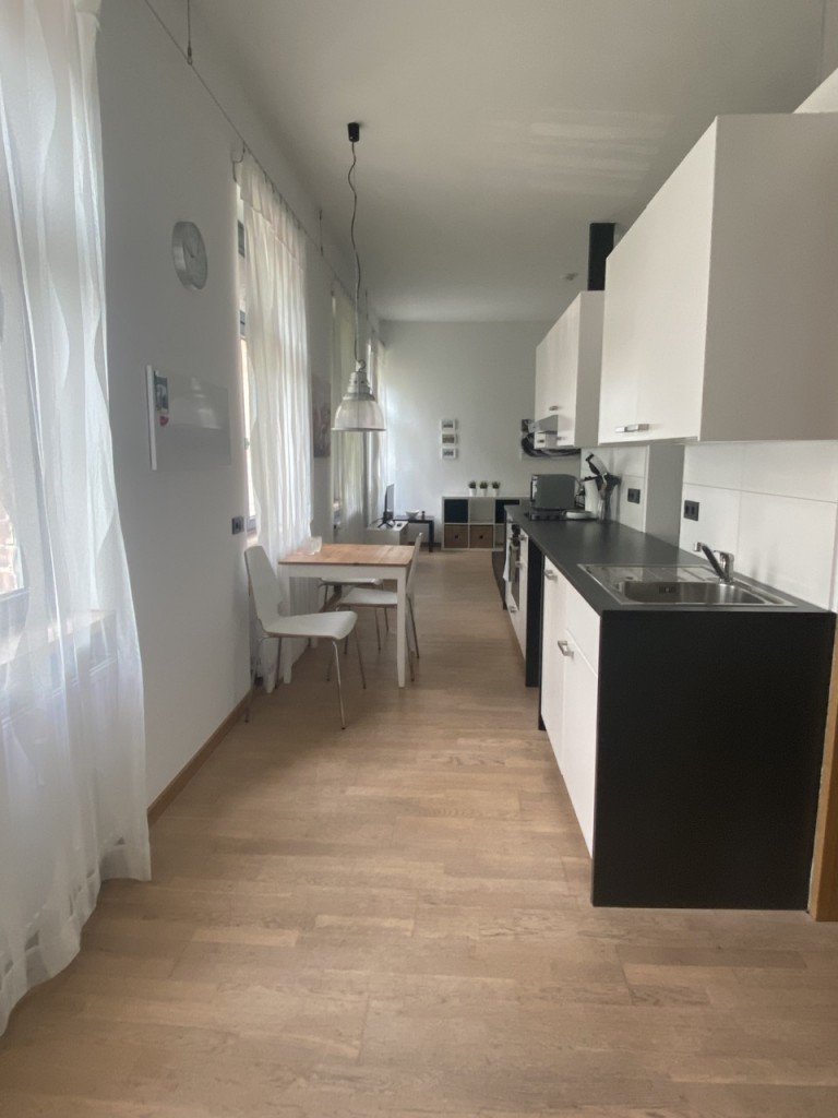 K�chenzeile mit Essbereich Darmstadt Erdgeschosswohnung Wohnen auf Zeit und alles drin - Mini Loft im denkmalgesch�tzten Backsteinhaus