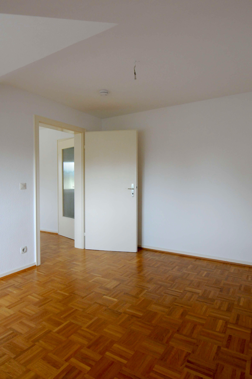 Schlafzimmer mit Zugang zum Wohnzimmer Etagenwohnung Darmstadt