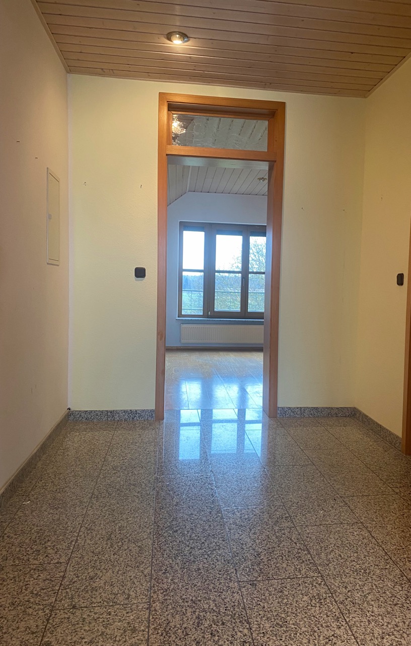 Flur Eingangsbereich Dachgeschosswohnung Rossdorf