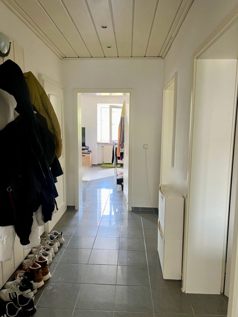 Flur zum Wohnzimmer Racano Immobilien Darmstadt Etagenwohnung Darmstadt - Bessungen / Gepflegte 3 Zimmer Wohnung - selbst nutzen oder vermieten