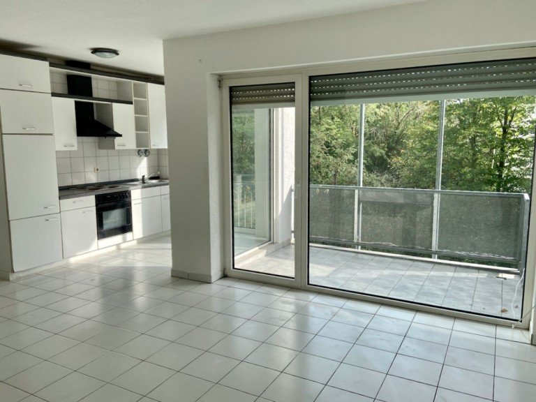 Wohnzimmer mit Zugang zum Balkon Darmstadt Etagenwohnung *2 Zimmerwohnung im Gr�nen und mit zwei Balkon*