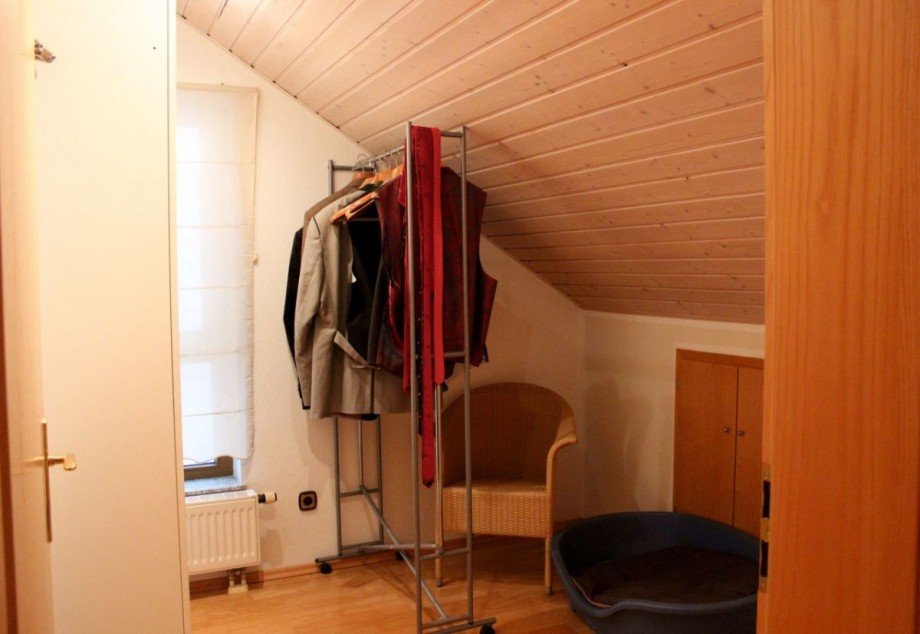 Kleines Zimmer Dachgeschosswohnung Rossdorf