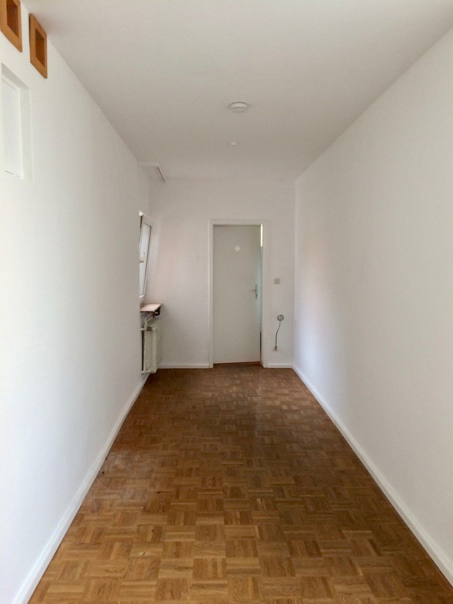 Durchgang zum Bad-halbes Zimmer Erdgeschosswohnung Griesheim