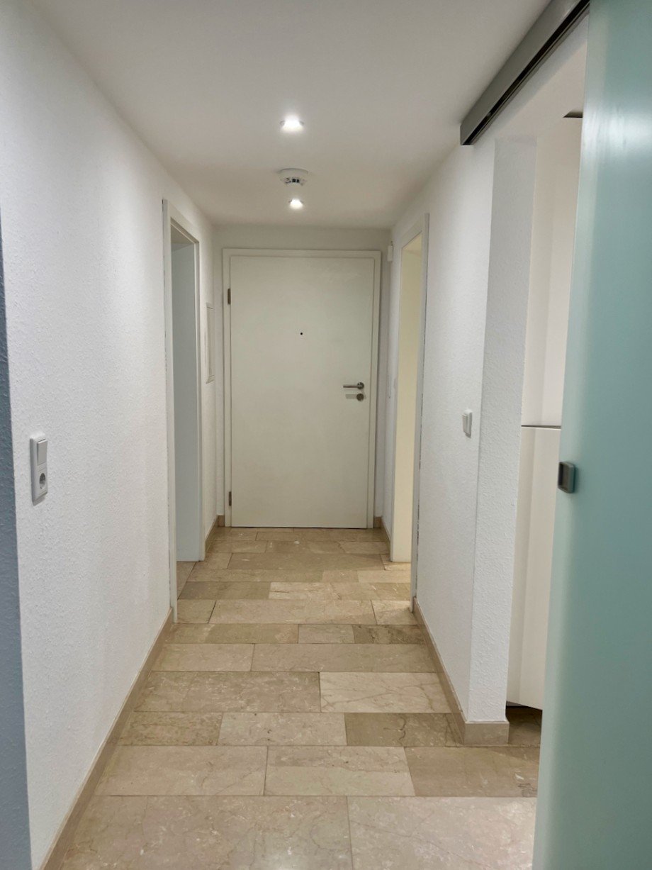 Racano Immobilien_Flur Eingangsbereich Souterrainwohnung Darmstadt