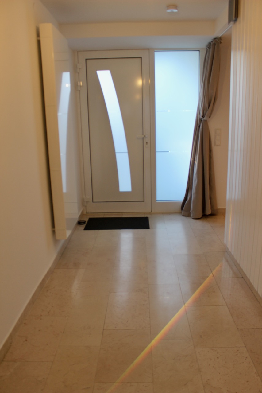 gro�z�giger Eingangsbereich Souterrainwohnung Darmstadt