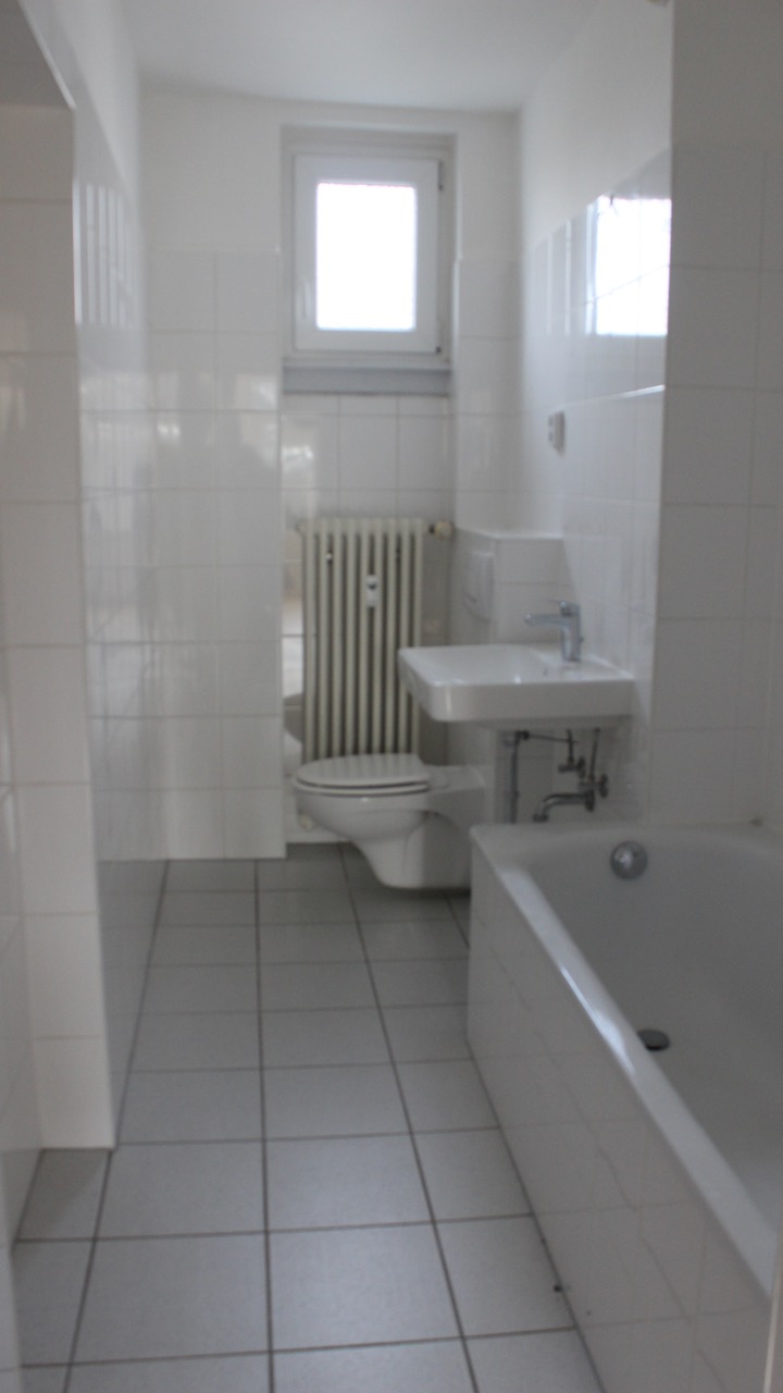 Badezimmer mit Badewanne Etagenwohnung Darmstadt
