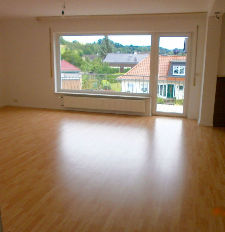 Wohnzimmer mit Zugang zum Balkon M�hltal Wohnung Wohnen im Gr�nen - Gro�z�gige Wohnung f�r Paare!