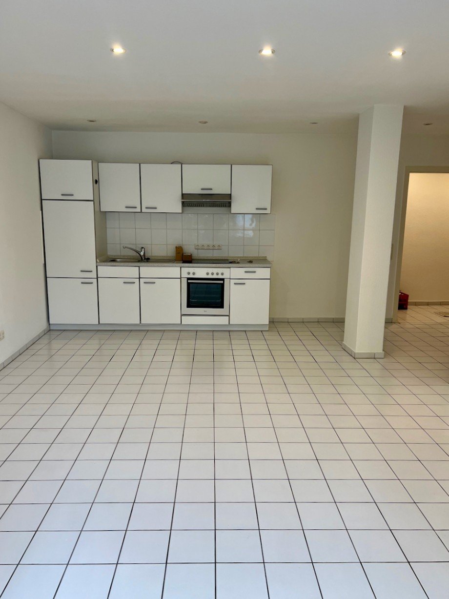 Wohnzimmer mit EBK_Racano Immobilien Etagenwohnung Darmstadt
