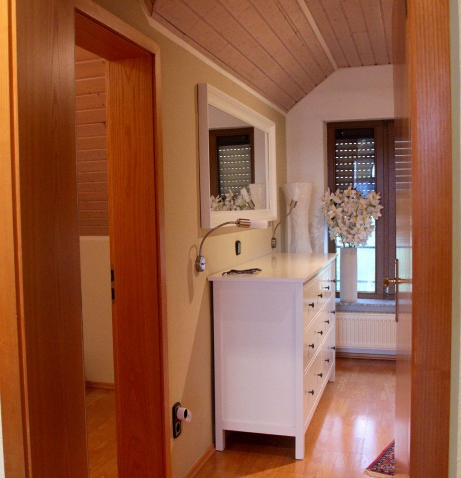 Blick in das Schlafzimmer Dachgeschosswohnung Rossdorf