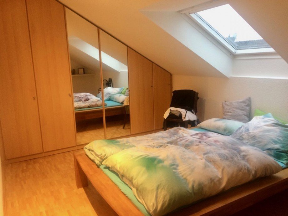 Schlafzimmer mit Einbauschrank Dachgeschosswohnung Erzhausen