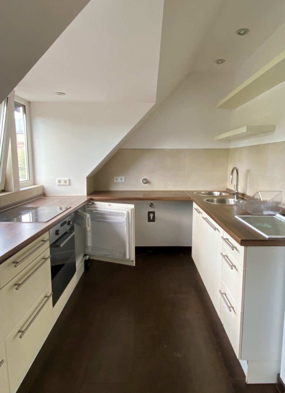 K�che mit EBK Dachgeschosswohnung Darmstadt