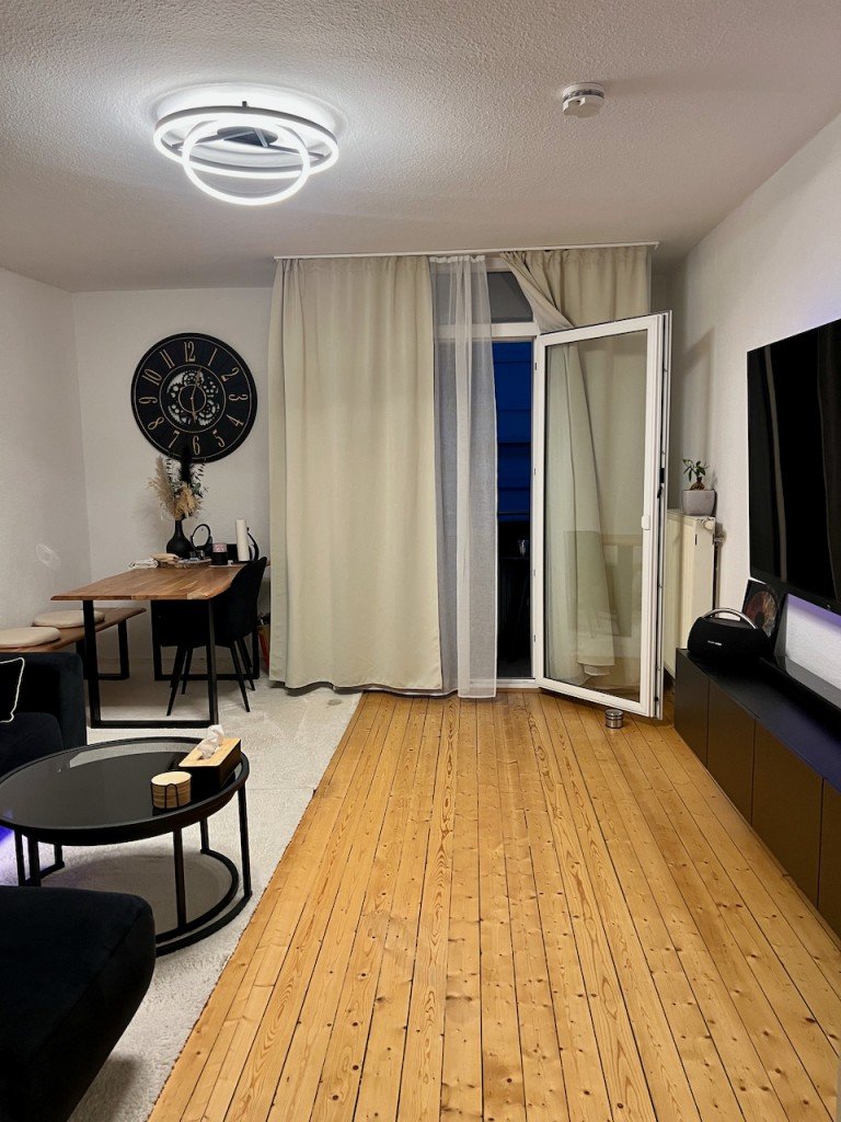 Racano Immobilien Wohnzimmer Darmstadt Dachgeschosswohnung Schmuckst�ck im Martinsviertel: Charmante 3 Zimmer Wohnung
