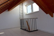 ausgebauter Dachgiebel (dritte Wohnebene) *3,5 Zimmer Maisonette Wohnung mit EBK und 2 Balkonen*