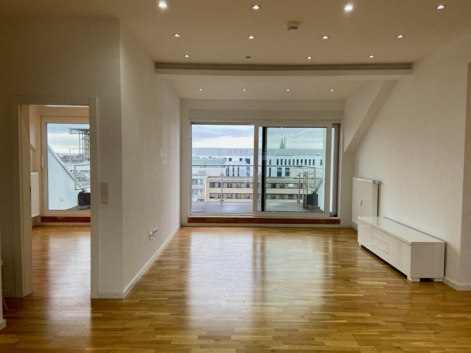 Wohnzimmer mit Zugang zur Terrasse Penthousewohnung Darmstadt