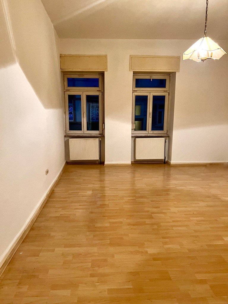 Wohnzimmer Offenbach Etagenwohnung Sofort beziehbar - Gro�z�gige und WG geeignete 3 Zimmer Wohnung in der Innenstadt