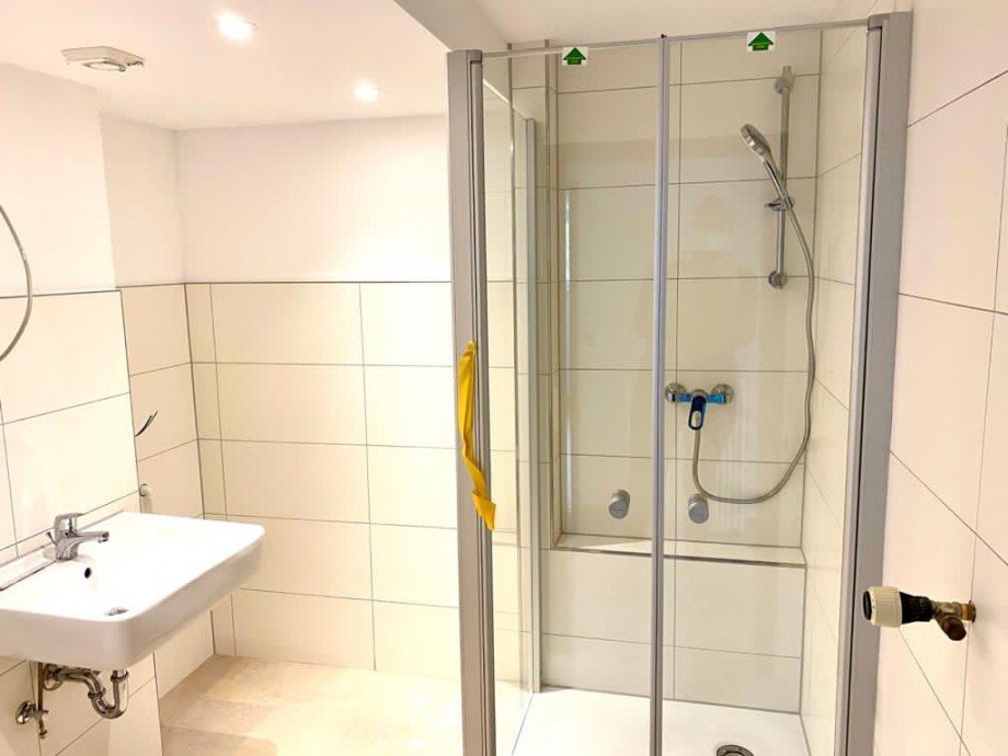 Duschbad Souterrainwohnung Ro�dorf