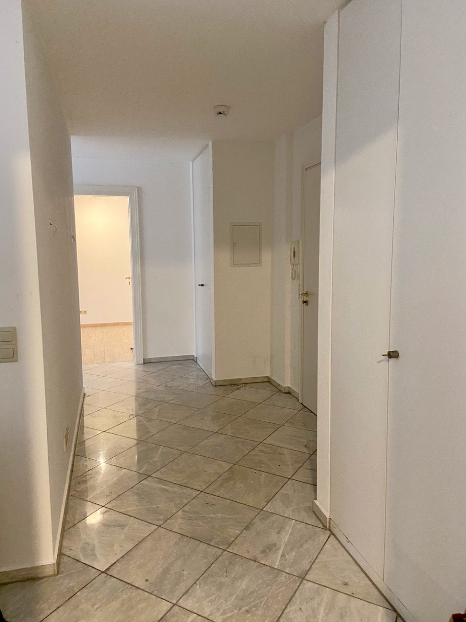 Eingangsbereich mit Einbauschrank Etagenwohnung Darmstadt - Bessungen