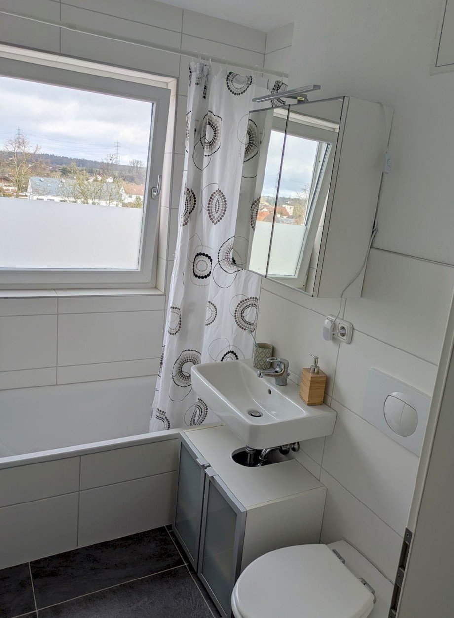 Racano Immobilien Tageslichtbad Etagenwohnung Messel