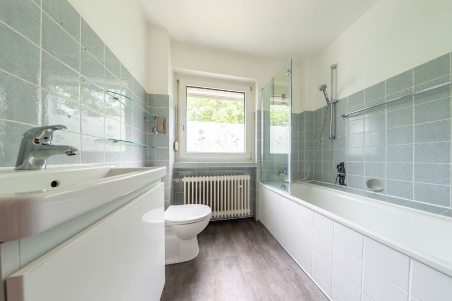 Bad mit Badewanne Reihenmittelhaus Frankfurt/ Main