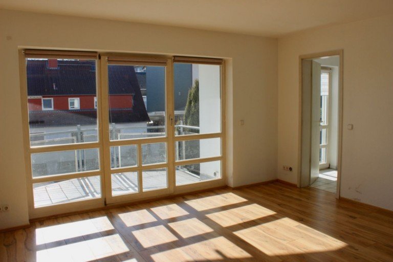 Wohnzimmer mit Zugang zum Balkon Ober-Ramstadt Etagenwohnung *Optimal f�r Paare - 3 ZKB mit S�dbalkon in Ober-Ramstadt*