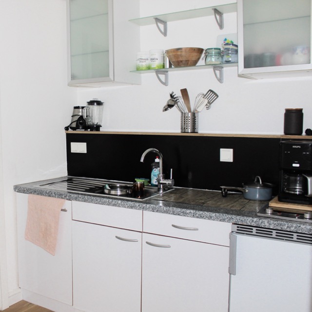 K�che mit EBK kleine Wohnung Hinterhaus Erdgeschosswohnung Darmstadt