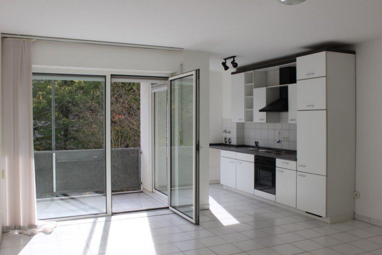 Wohnzimmer mit Balkon Darmstadt Etagenwohnung *Ruhiges wohnen im Gr�nen: 2 Zimmer - 2 Balkone - Bad on Suite*