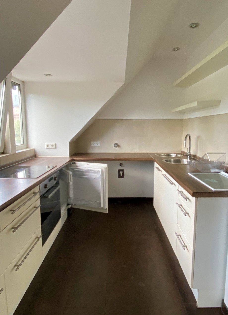 K�che mit EBK Dachgeschosswohnung Darmstadt