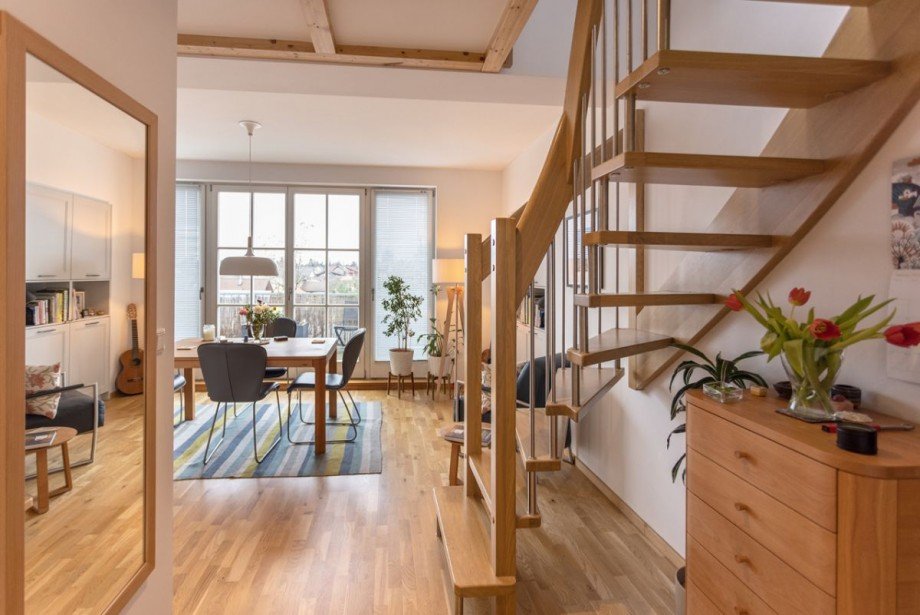 Blick vom Flur in die Wohnk�che Dachgeschosswohnung Darmstadt