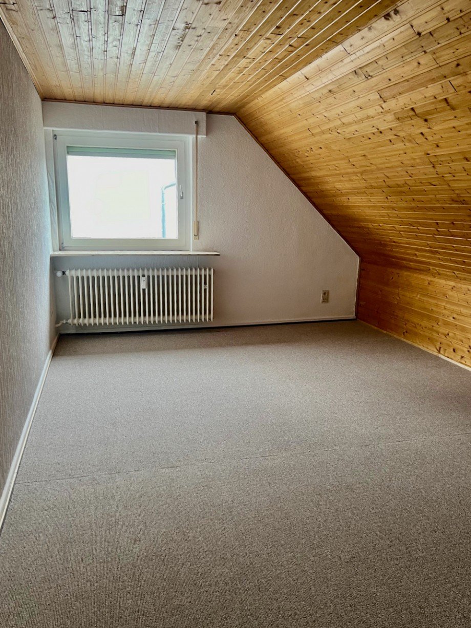 Racano Immobilien Schlafzimmer Dachgeschosswohnung Messel