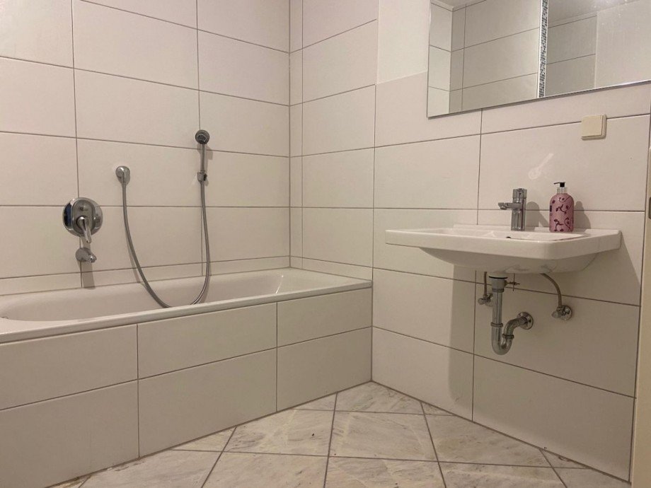 Bad mit Wanne und Dusche Etagenwohnung Darmstadt - Bessungen